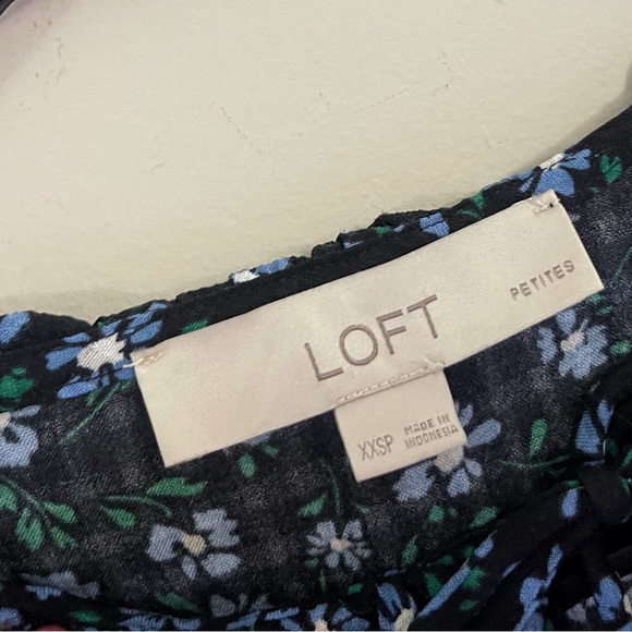 LOFT Black and Blue Floral Ruffle Blouse Boho Cottagecore Easter Spring Work - Picture 4 of 7